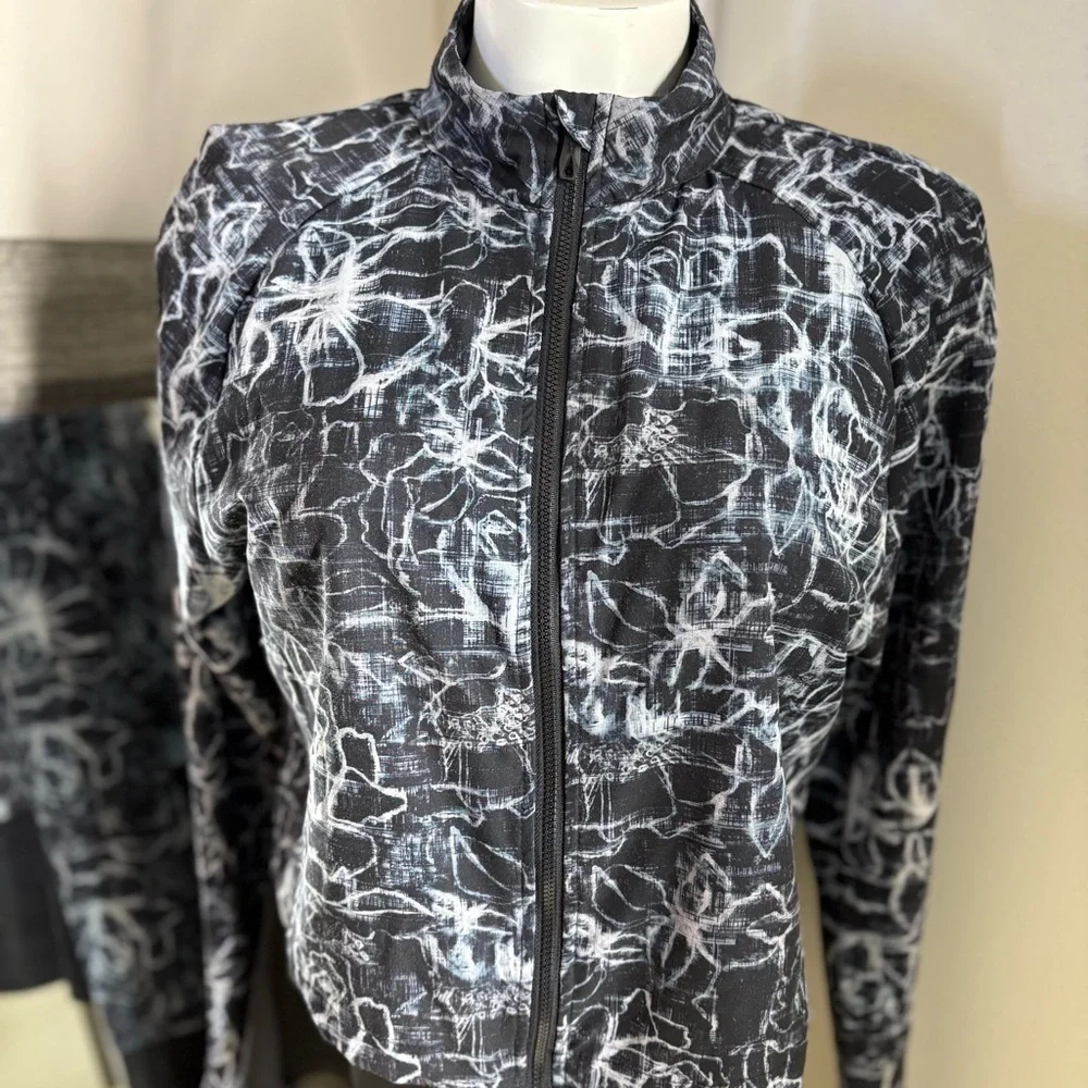 Spyder Black and White Running Jacket with layered Athletic Silhouette